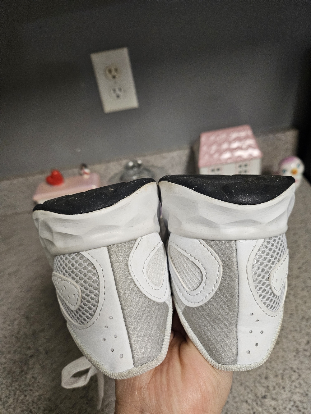 New Balance White Running Sneakers with Black Logo - Picture 7 of 8